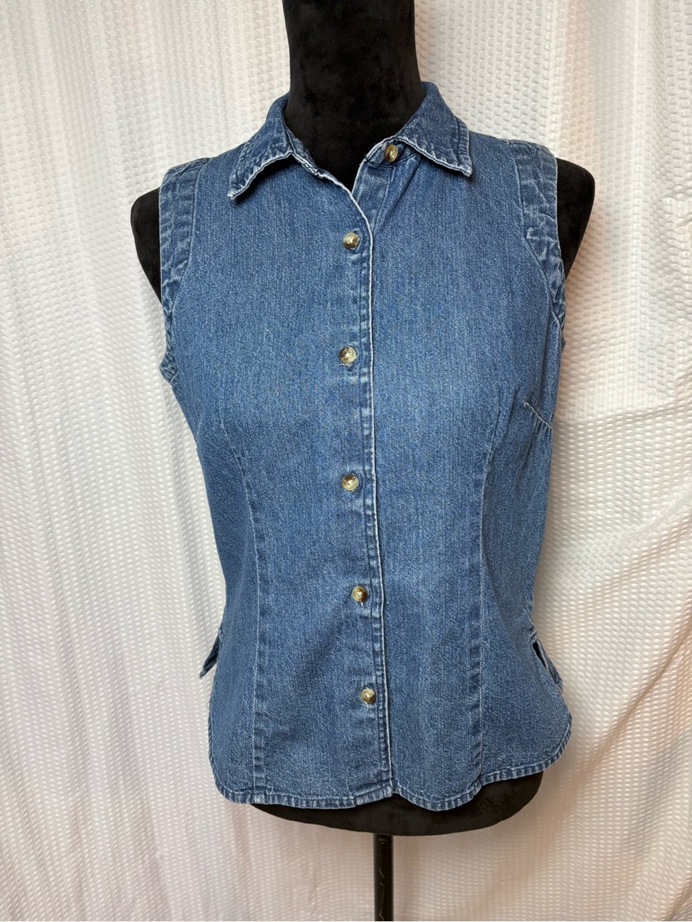 St. John’s Bay 100% Cotton Denim Sleeveless Button Down Shirt Size Petite M